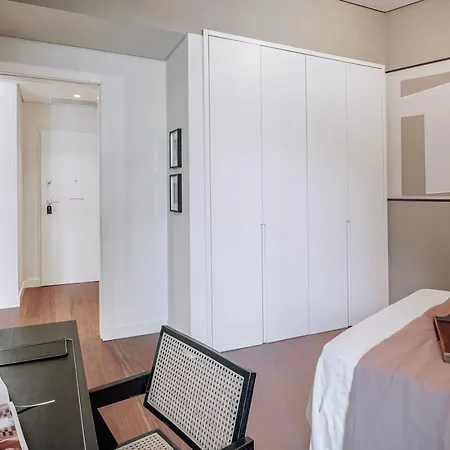 Rosales - 1 Bedroom And Balcony In Santo Antonio Lägenhet *