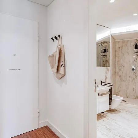 Appartamento Rosales - 1 Bedroom And Balcony In Santo Antonio *